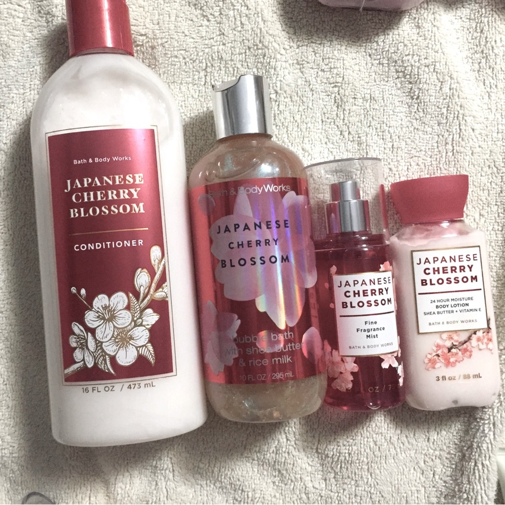 Bath & Body Works; Japanese Cherry Blossom Set